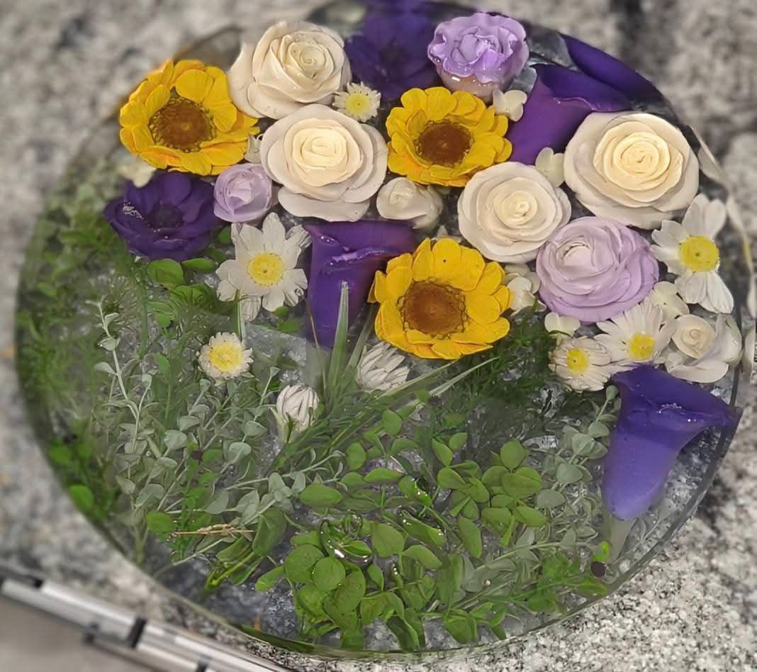 ciruclar epoxy piece with flowers